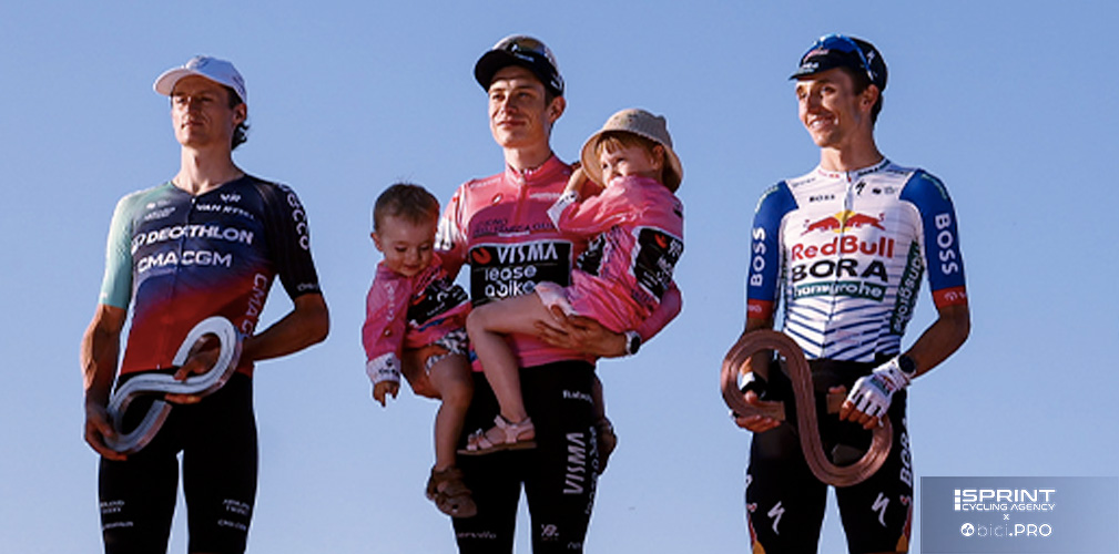 Il podio finale del 109° Giro d'Italia: 1° Jonas Vingegaard, 2° Felix Gall a 5'22", 3° Jai Hindley a 6'25"