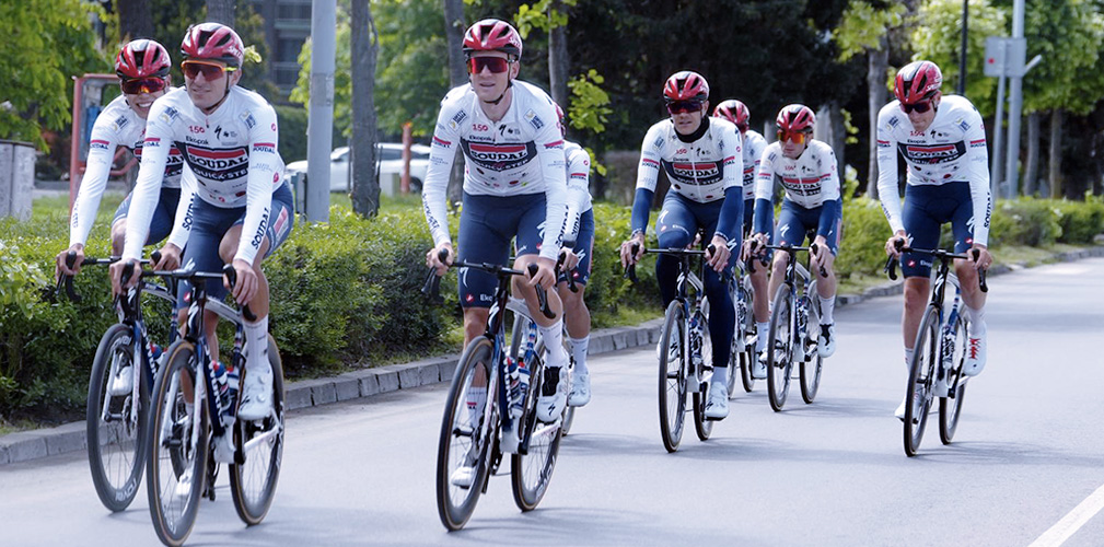 Tutte le squadre più o meno hanno percorso il circuito cittadino di Burgas. Tra queste anche la Soudal di Magnier (il primo a sinistra) il rivale più pericoloso per Milan