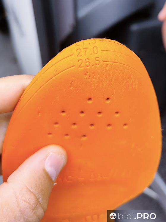 Le linee di taglio per trovare la forma giusta per la scarpa dove inserire la stessa soletta BMZ