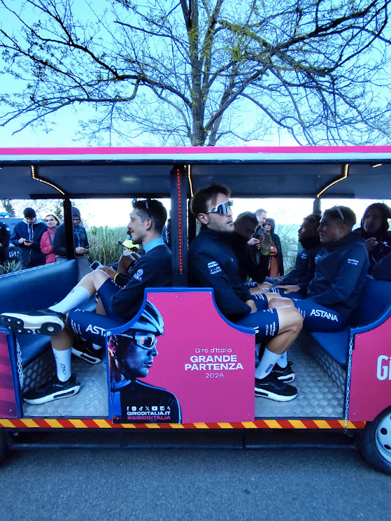 Giro d'Italia, Burgas, Bulgaria, presentazione team