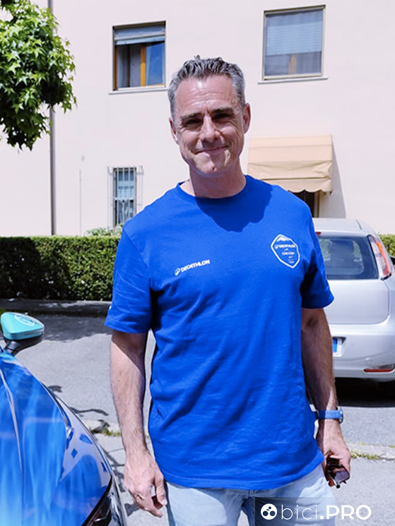 Sebastien Joly (classe 1979), dopo 12 stagioni da pro' è diventato direttore sportivo. E' sull'ammiraglia della Decathlon da tre stagioni