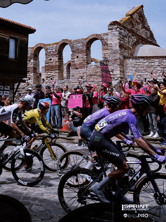 Il 109° Giro d'Italia è scattato dalla bellissima Nessebar, il cui centro storico è una vera perla