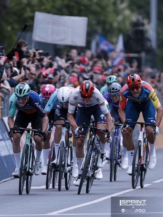 Lo sprint. Magnier ha preceduto Andresen e Vernon. Quarto Milan. Il francese ha optato pe runa corona da 56 denti e ruote con profilo differenziato 55-60 mm
