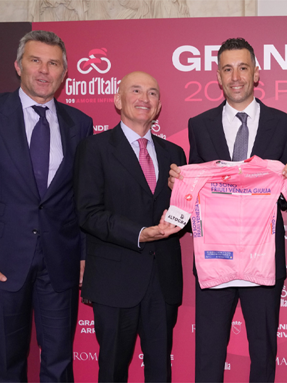Il 29 maggio, presentata a Roma l'ultima tappa e la maglia rosa. Da sinistra, Bellino, Casillo e Nibali (immagine Lapresse/Falcone)