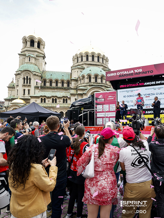 Il Giro saluta la Bulgaria e la cattedrale Aleksandr Nevskij di Sofia con Silva in maglia rosa