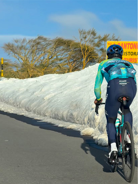 Tre settimane sull'Etna (immagine Instagram) e poi 10 giorni a Livigno prima del Giro: il lavoro è stato fatto
