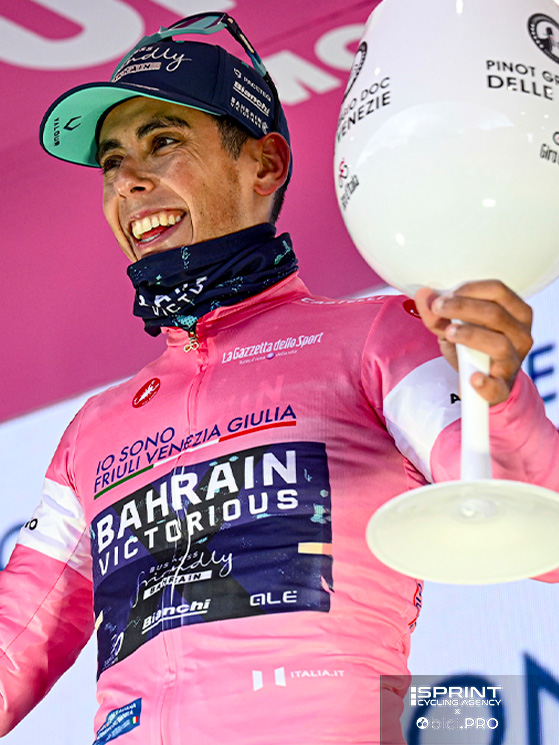 La maglia rosa da domani sarà sulle spalle di Alfonso Eulalio, portoghese di 24 anni
