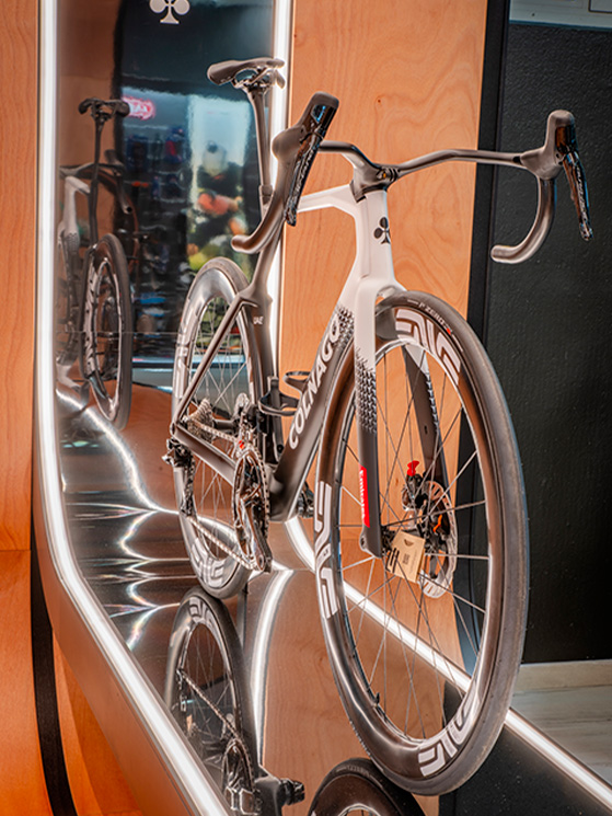 La Colnago Y1RS è la regone dello shoroom di RDR Bikes dedicato a Colnago