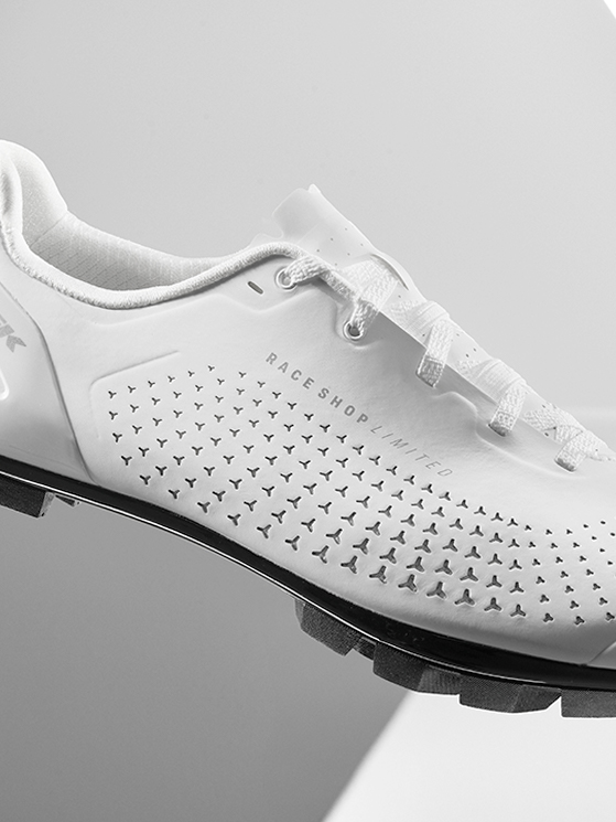 Si chiamano Trek RSL Lace, sono le scarpe stringate road e anche off-road
