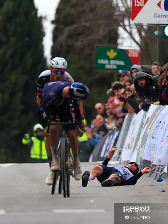 Era il 16 febbraio nella Clasica Jaen, quando Van Gils è caduto nella volata per il secondo posto, stretto da Christen poi squalificato