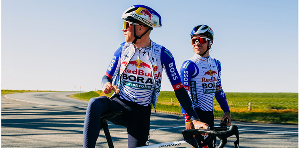 Sulle strade della Liegi, a sorpresa Van Gils ha accompgnato Evenepoel e compagni (immagine Red Bull-bora_Hansgrohe/@Twilcha)