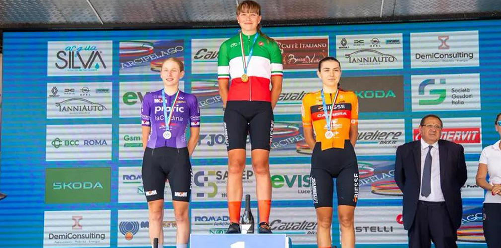 Il podio tricolore donne junior: alle spalle di Acuti troviamo Petris della Libertas Ceresetto e Bianchi della Biesse Carrera (foto La Ciociarissima)