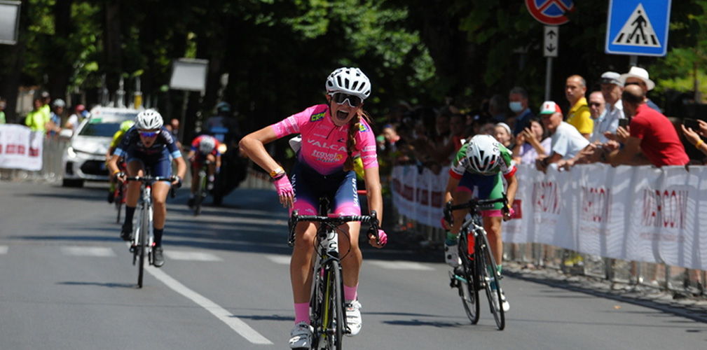L'esultanza di Acuti che nel 2021 le vale il titolo italiano tra le esordienti del primo anno (foto Roberto Fruzzetti)
