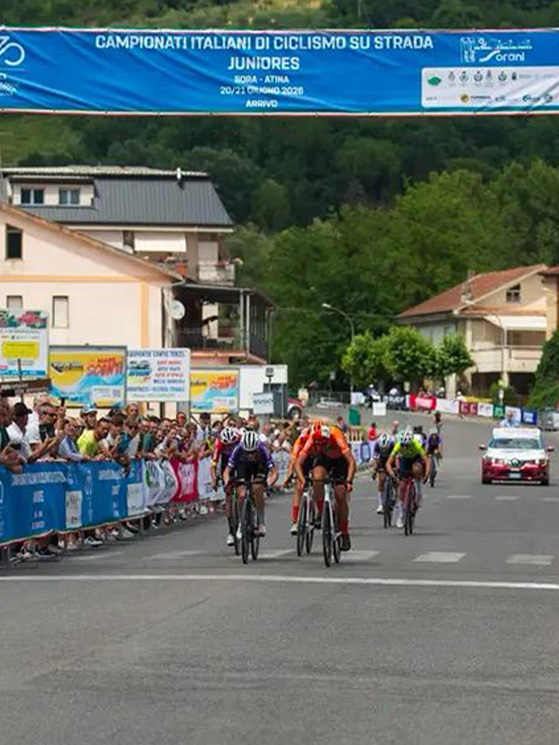 Dopo aver scollinato tra le prime tre, Acuti si impone di potenza in uno sprint ristretto (foto La Ciociarissima)