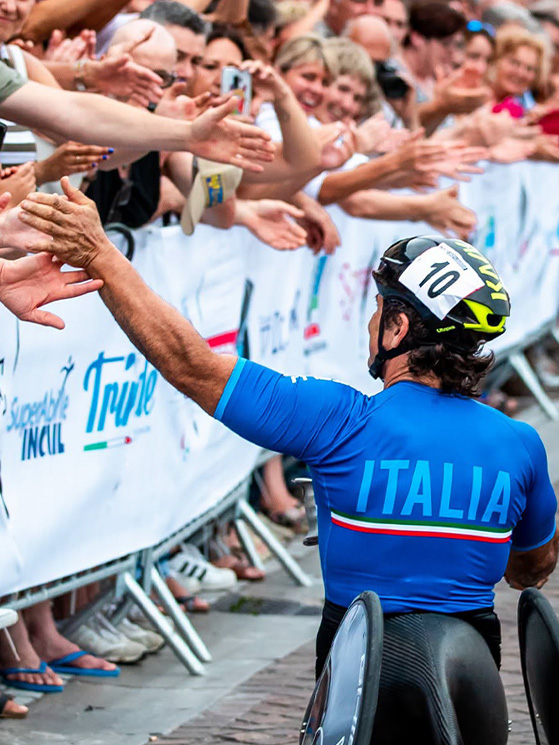 Il compianto Alex Zanardi resta sempre vivo nei cuori degli azzurri. Un esempio che continua a fare proseliti