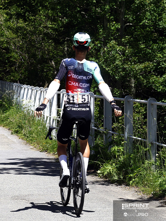 Per Seixas momenti difficili fra cadute, recuperi e ritiro finale. Matxin lo vede però fra i favoriti