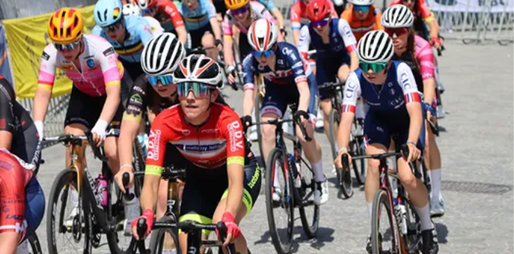 Clarissa Laghi a guidare il gruppo nelle fasi preliminari della corsa belga (foto Cyclismactu)