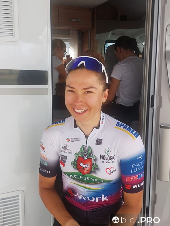 La friulana Giorgia Serena nel finale ha tentato un assolo prendendo in contropiede il gruppo che l'ha ripresa vicina al traguardo