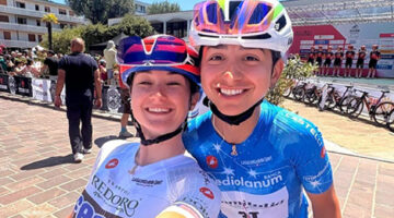 Alessia Zambelli in maglia bianca e Eleonora La Bella in maglia azzurra al Giro Women