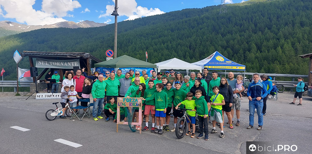 A 3 chilometri da Sestriere c'era Jacopo Mosco col suo fans club per sostenere Longo Borghini. Hanno visto il finale in televisione