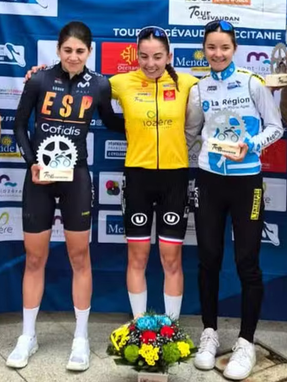 Il podio finale al Tour du Gevaudan vinto dalla Porier (FRA) su Neira (ESP) e Baud (FRA), terza a pari tempo con l'azzurra (foto organizzatori)