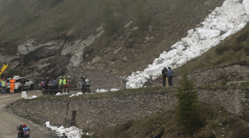 Il fronte della slavina che ha condizionato la tappa del Colle delle Finestre