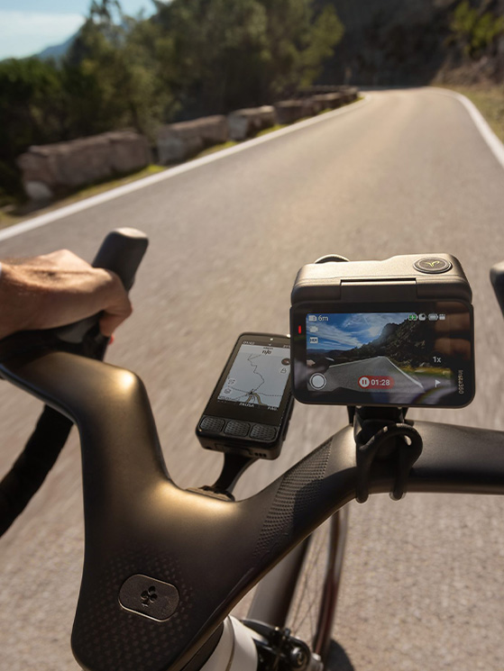 Il ciclocomputer montato sulla bici di Pogacar. E' stata stabilita una larghezza massima, pensando al futuro