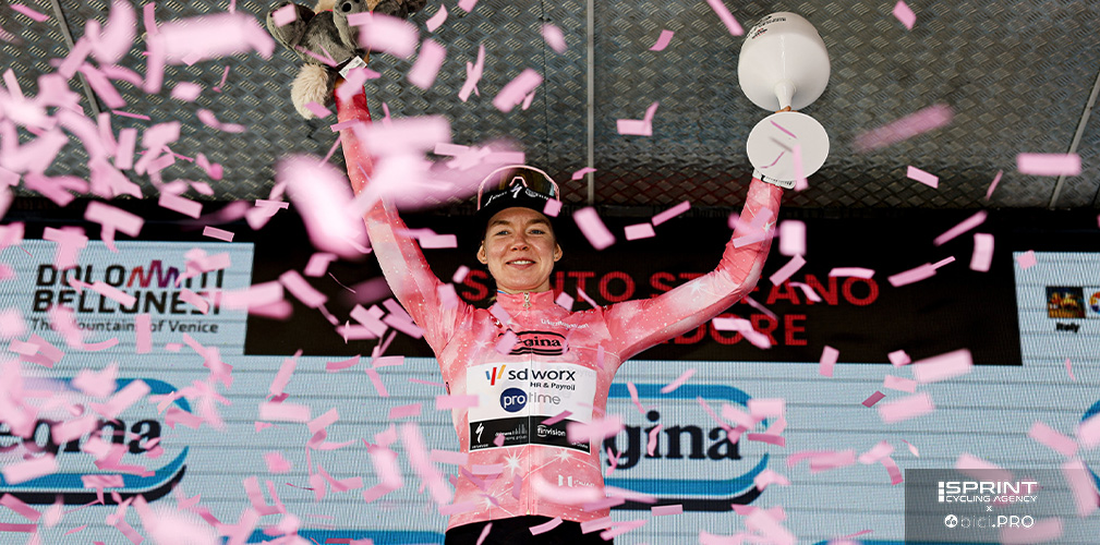 Van der Breggen ha difeso la maglia rosa gestendo gli attacchi di Vollering e chiudendo seconda al traguardo