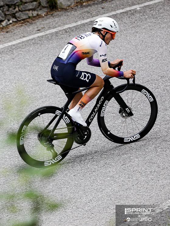 Longo Borghini ha subito un distacco di 1'5=" da Van der Breggen
