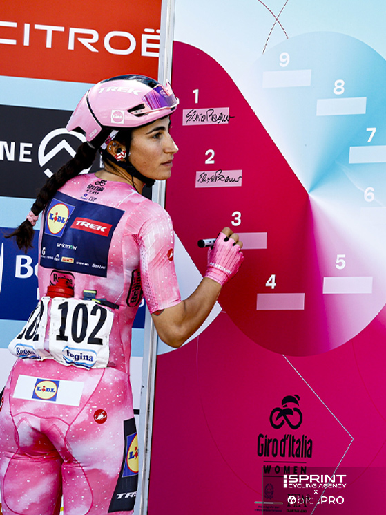 Forma di partenza a Bibione, per Balsamo parte il secondo giorno in maglia rosa
