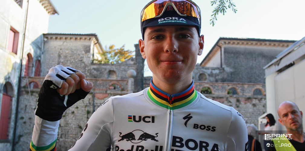 Lorenzo Finn, 19 anni, correrà il Giro Next Gen indossando la maglia iridata