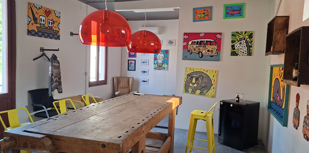 SLP, SLAB, Al primo piano è presente una sala per incontri e riunioni