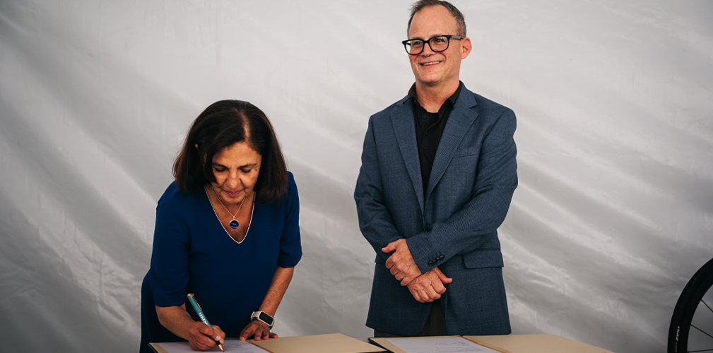 Ken Lousberg(SRAM CEO)_Madalena Oliveira e Silva (President of AICEP)