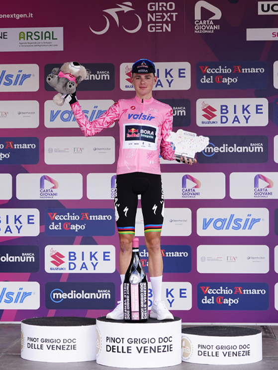 Giro Next Gen 2026, Lorenzo Finn, Red Bull-BORA-hansgrohe Rookies, maglia rosa (foto La Presse)