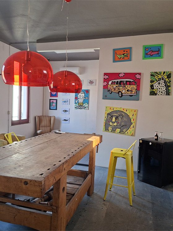 SLP, SLAB, Al primo piano è presente una sala per incontri e riunioni