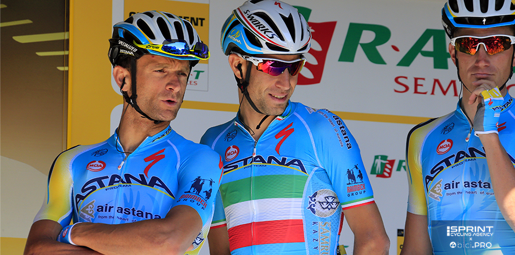 Vincenzo con Scarponi al via del Tour con questo tricolore, sul cui disegno Martinelli avrebbe tanto da raccontare