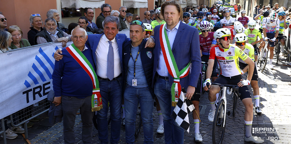 Roberto Pella, parlamentare e sindaco di Valdengo in Piemonte, al Giro dell'Appennino