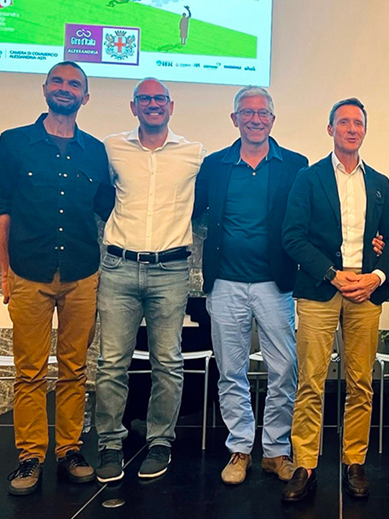 Foto ricordo da una serata del Giro, con Fabio Genovesi, Rizzato, Pancani e Fabretti, capo del ciclismo di Rai Sport