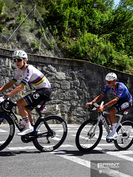 Ieri, Van der Poel ha provato a tenere Pogacar, che però ha trasformato in inferno una tappa da 2.446 metri di dislivello
