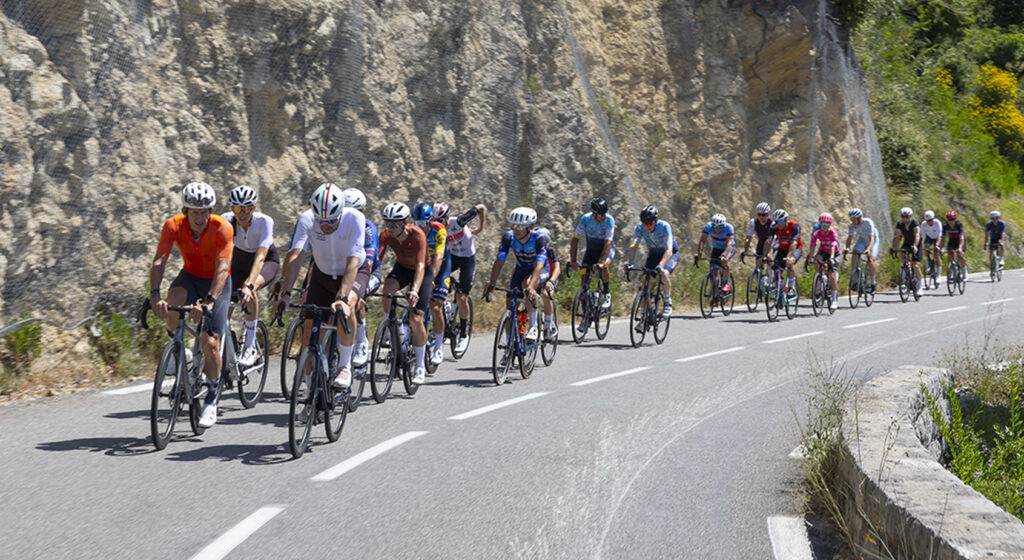 Fra le proposte di Triple Crown ci sono le ride per esplorare le strade più iconiche. Questa la ride di domenica scorsa (foto Marco Muriella)
