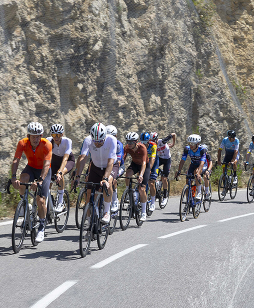 Fra le proposte di Triple Crown ci sono le ride per esplorare le strade più iconiche. Questa la ride di domenica scorsa (foto Marco Muriella)