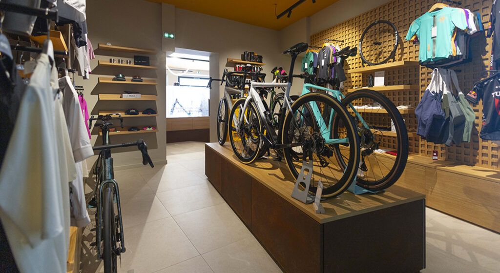 Un negozio di bici, un'officina di livello superiore. Fra i marchi in arrivo, anche Ducati (foto Marco Muriella)