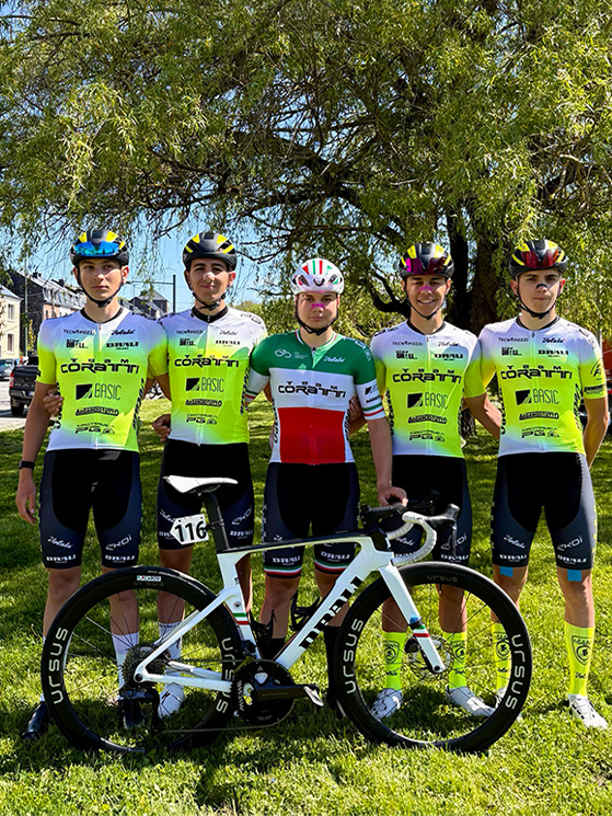 La partecipazione alla Liegi juniores è stato un bel lustro per il Team Coratti: il tricolore di Carosi è stato un grande richiamo