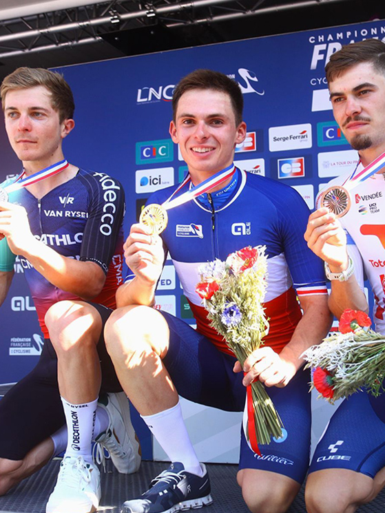 Sul podio con Gregoire, Lapeira e Delbove (foto Zoe Soullard/DirectVelo)