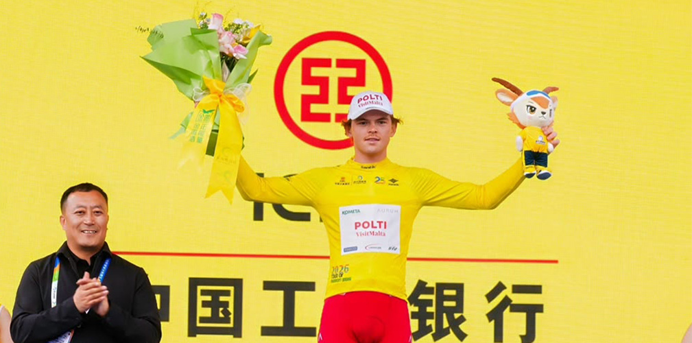 Bessega con la maglia gialla di leader. In Cina il suo primo squillo in maglia Polti Visit Malta (foto Instagram)