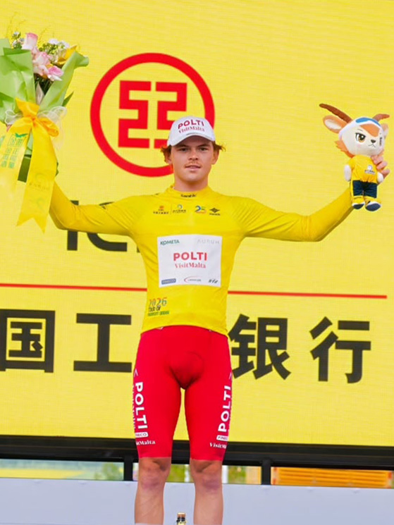 Bessega con la maglia gialla di leader. In Cina il suo primo squillo in maglia Polti Visit Malta (foto Instagram)