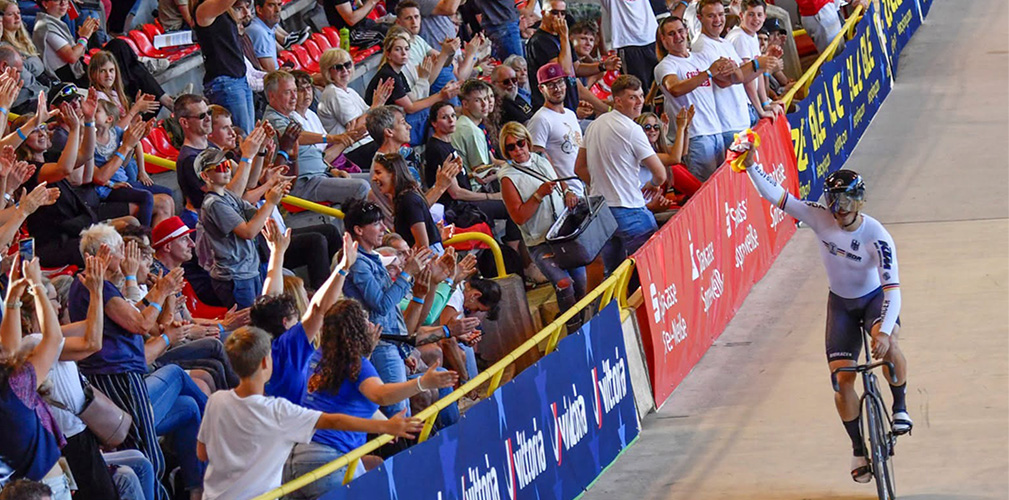 Il velodromo di Cottbus è parzialmente coperto con pista in cemento di 333 metri