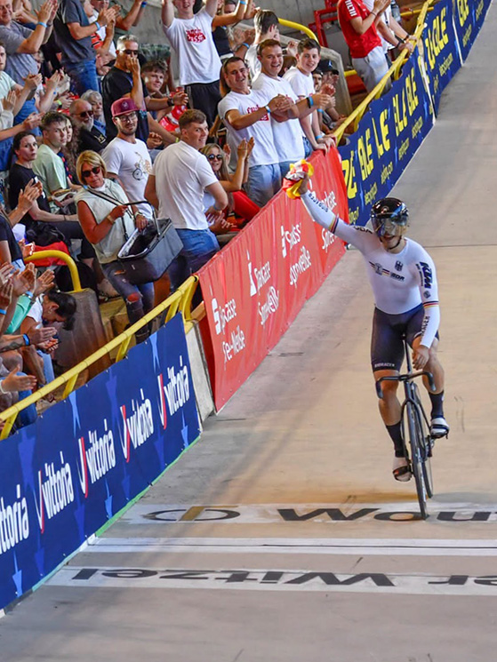 Il velodromo di Cottbus è parzialmente coperto con pista in cemento di 333 metri (foto UEC)
