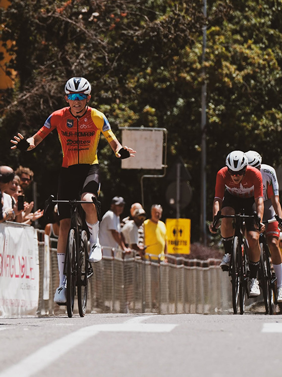 Bellettini, campione regionale dell'Emilia-Romagna, vince la gara assoluta degli esordienti davanti a Gregori e Balboni (foto Lisa Paletti)