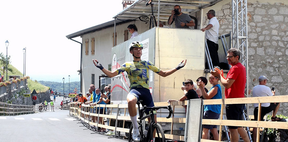 Grazie alla vittoria solitaria in salita a Clauzetto della terza tappa, Manuel Solenne ha conquistato anche la generale (foto Bolgan)